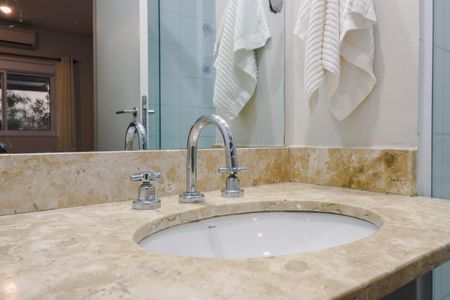 Apartamento à venda com 72m², 2 quartos e 2 vagasBanheiro da Suíte