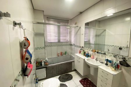 Casa à venda com 110m², 4 quartos e sem vagaBanheiro 2