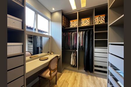 Casa à venda com 323m², 3 quartos e 4 vagas