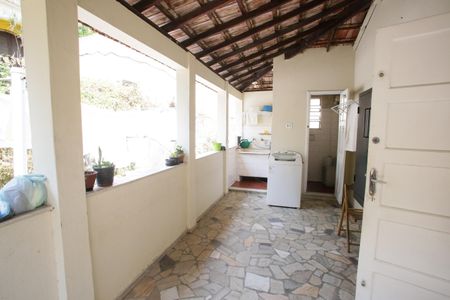 Casa à venda com 450m², 3 quartos e 2 vagasÁrea de Serviço