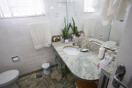 Casa à venda com 450m², 3 quartos e 2 vagasBanheiro Social