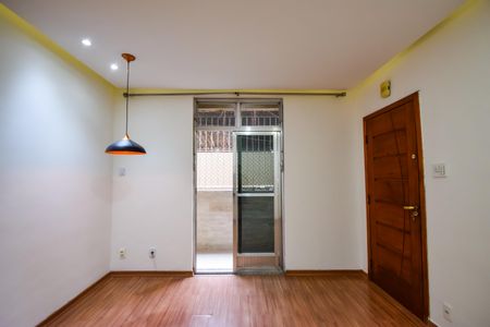 Apartamento à venda com 80m², 2 quartos e sem vagaSala