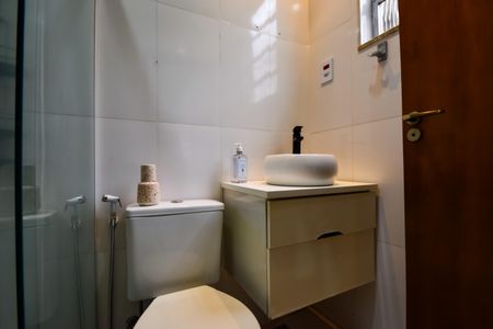 Apartamento à venda com 80m², 2 quartos e sem vagaBanheiro da Suíte