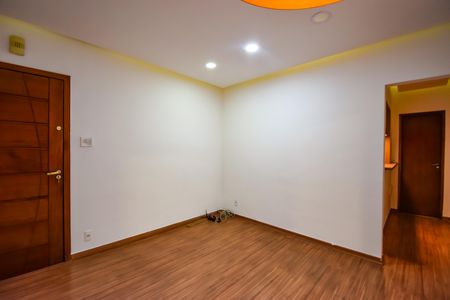 Apartamento à venda com 80m², 2 quartos e sem vagaSala