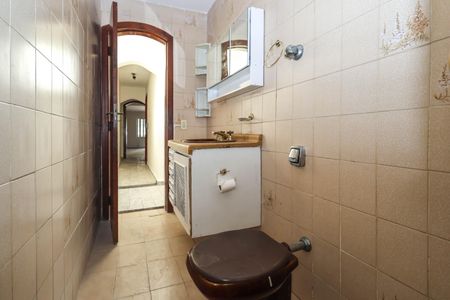 Casa à venda com 210m², 3 quartos e 2 vagasBanheiro