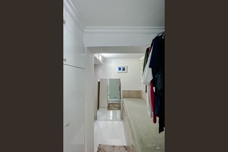 Casa à venda com 250m², 4 quartos e 4 vagas Suíte