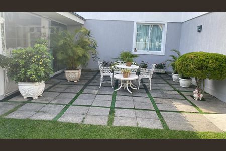 Casa de condomínio à venda com 530m², 5 quartos e 3 vagasÁrea Externa