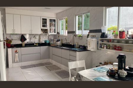 Casa de condomínio à venda com 530m², 5 quartos e 3 vagasCozinha