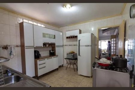 Casa à venda com 3 quartos, 250m² em Vila Polopoli, São Paulo