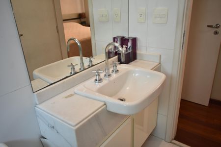 Apartamento à venda com 118m², 3 quartos e 2 vagasBanheiro da Suíte