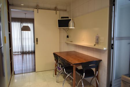 Apartamento à venda com 118m², 3 quartos e 2 vagasCozinha