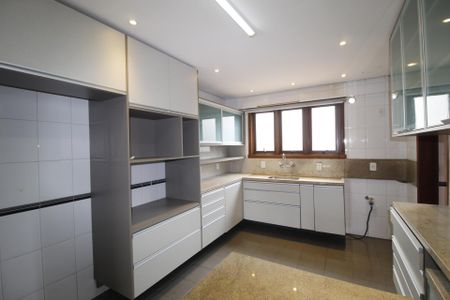 Apartamento à venda com 400m², 3 quartos e 3 vagasCozinha