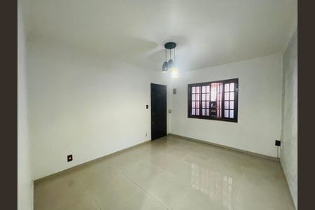 Casa para alugar com 150m², 3 quartos e 2 vagasSala