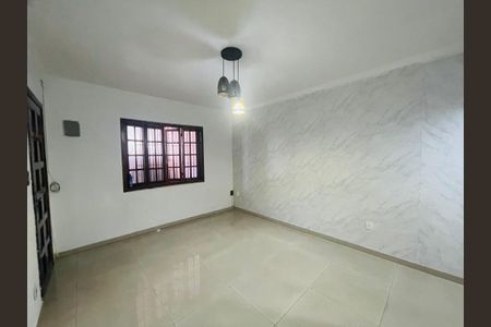 Casa para alugar com 150m², 3 quartos e 2 vagasSala