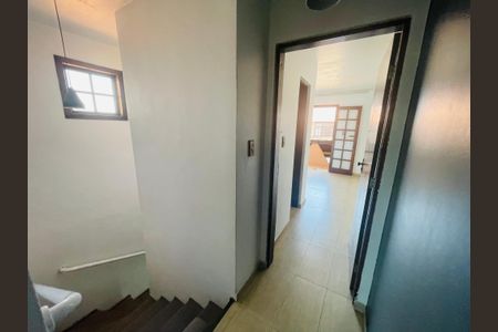 Casa para alugar com 150m², 3 quartos e 2 vagasCorredor interno