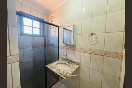 Casa para alugar com 150m², 3 quartos e 2 vagasBanheiro 1