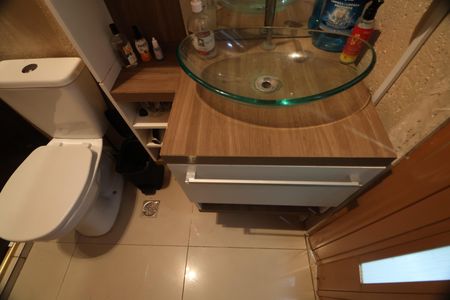 Casa de condomínio à venda com 81m², 3 quartos e 2 vagasBanheiro Social