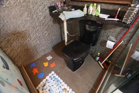 Casa de condomínio à venda com 81m², 3 quartos e 2 vagasBanheiro suíte