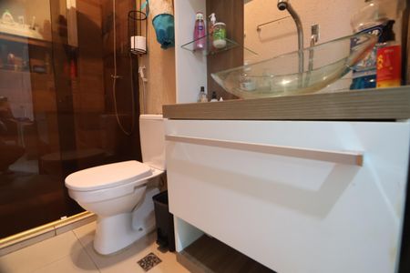 Casa de condomínio à venda com 81m², 3 quartos e 2 vagasBanheiro Social