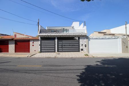 Casa para alugar com 400m², 1 quarto e 1 vagaFachada