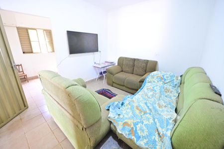 Sala de casa para alugar com 1 quarto, 74m² em Jardim Itaipu, Goiânia