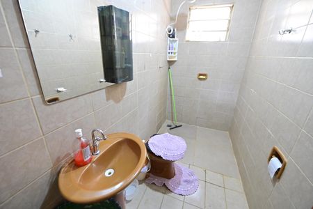 Banheiro Social de casa para alugar com 1 quarto, 74m² em Jardim Itaipu, Goiânia