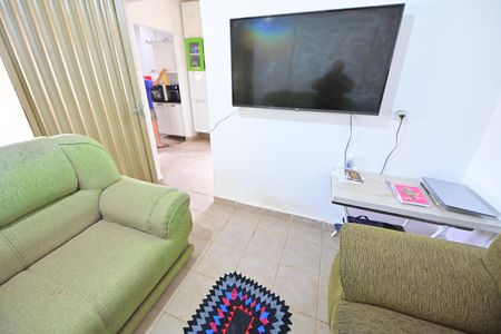 Sala de casa para alugar com 1 quarto, 74m² em Jardim Itaipu, Goiânia