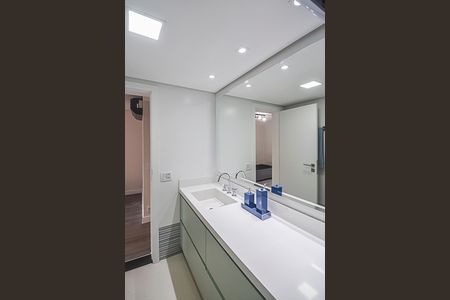 Apartamento à venda com 288m², 3 quartos e 3 vagasBanheiro da Suíte 2