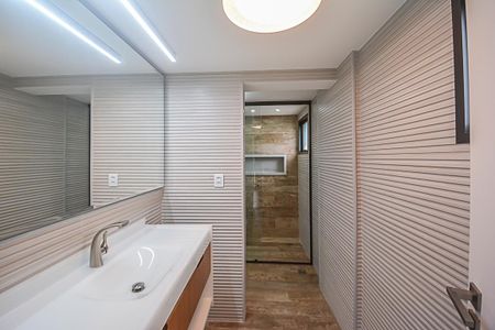 Apartamento à venda com 288m², 3 quartos e 3 vagasBanheiro da Suíte