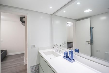 Apartamento à venda com 288m², 3 quartos e 3 vagasBanheiro da Suíte 2