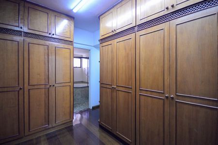 Apartamento à venda com 384m², 3 quartos e 4 vagasCloset Suíte 3