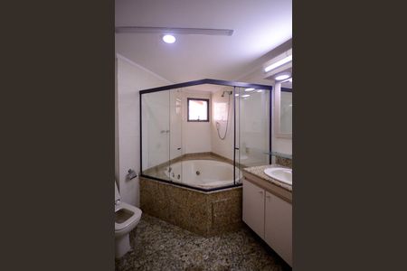 Apartamento à venda com 384m², 3 quartos e 4 vagasBanheiro da Suíte 3