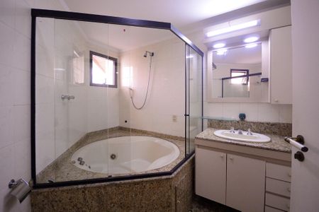 Apartamento à venda com 384m², 3 quartos e 4 vagasBanheiro da Suíte 3