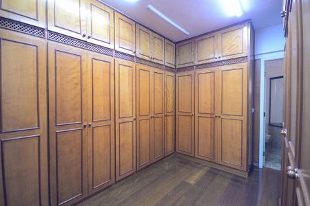 Apartamento à venda com 384m², 3 quartos e 4 vagasCloset Suíte 3