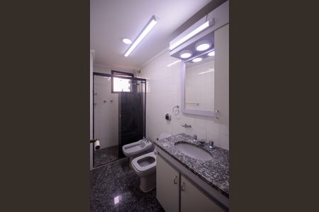 Apartamento à venda com 384m², 3 quartos e 4 vagasBanheiro da Suíte 2