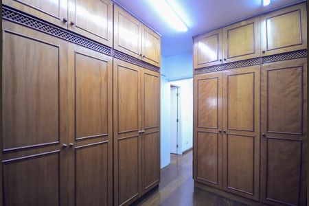 Apartamento à venda com 384m², 3 quartos e 4 vagasCloset Suíte 3