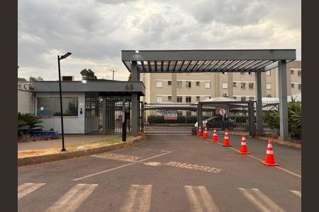 Apartamento para alugar com 47m², 2 quartos e 1 vaga Apartamento para alugar com 47m², 2 quartos e 1 vagaFachada