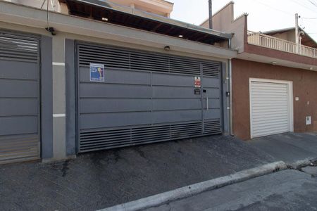 Casa para alugar com 119m², 3 quartos e 4 vagas Casa para alugar com 119m², 3 quartos e 4 vagasFachada