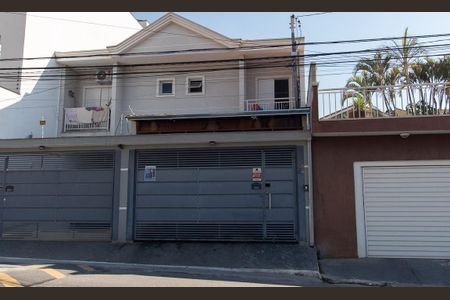 Casa para alugar com 119m², 3 quartos e 4 vagas Casa para alugar com 119m², 3 quartos e 4 vagasFachada