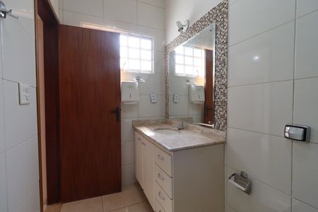 Casa para alugar com 240m², 3 quartos e 3 vagasBanheiro da Suíte 2