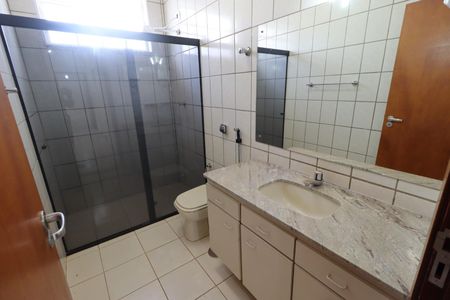 Casa para alugar com 240m², 3 quartos e 3 vagasBanheiro