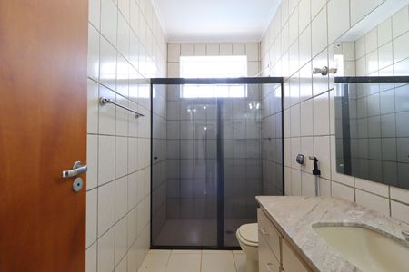 Casa para alugar com 240m², 3 quartos e 3 vagasBanheiro