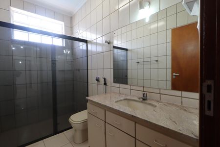 Casa para alugar com 240m², 3 quartos e 3 vagasBanheiro