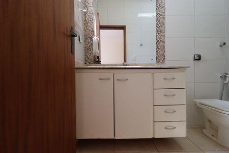 Casa para alugar com 240m², 3 quartos e 3 vagasBanheiro da Suíte 2