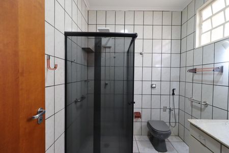 Casa para alugar com 240m², 3 quartos e 3 vagasBanheiro da Suíte 1