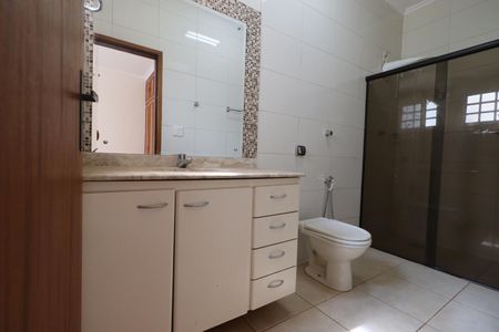 Casa para alugar com 240m², 3 quartos e 3 vagasBanheiro da Suíte 2