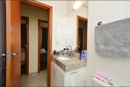Apartamento à venda com 63m², 3 quartos e 2 vagas Apartamento à venda com 63m², 3 quartos e 2 vagasBanheiro Social