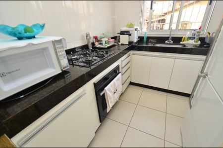 Apartamento à venda com 63m², 3 quartos e 2 vagas Apartamento à venda com 63m², 3 quartos e 2 vagasCozinha