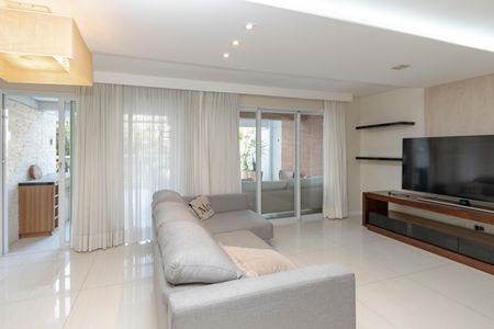 Apartamento para alugar com 179m², 2 quartos e 2 vagasSala