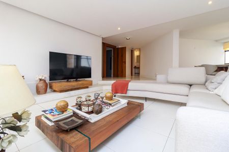 Apartamento à venda com 303m², 4 quartos e 4 vagas Apartamento à venda com 303m², 4 quartos e 4 vagasSala